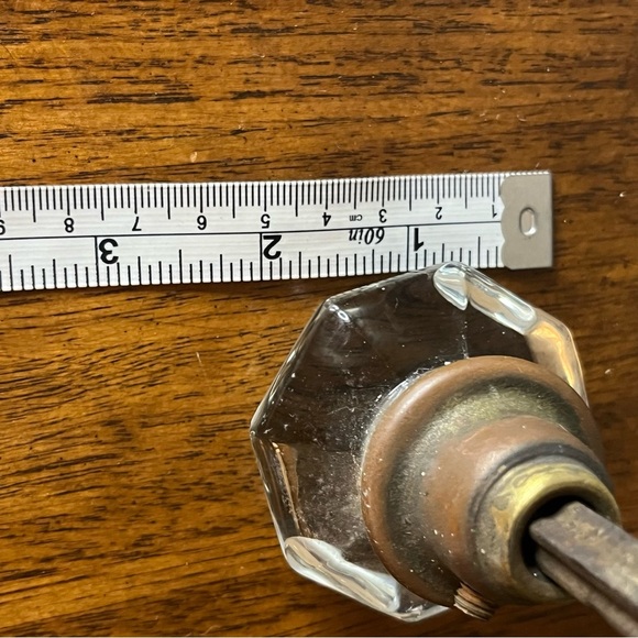 Two antique Glass and Brass Door Knobs. Each knob has its own characteristics - Picture 9 of 12